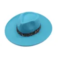 Chapeau fedora en feutre de laine bleu, bande imprimé léopard stylée, large bord plat. - M (56-58cm) / Bleu lac