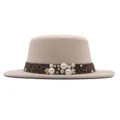 Sombrero plano de lana caqui con banda de leopardo y adornos de perlas artificiales. - Beige / M (56-58cm)
