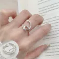 Anillo abierto plateado con líneas huecas irregulares para mujer, joya minimalista elegante. - Abierto Ajustable / Estilo Calado Aerodinámico Irregular (JZ5647)