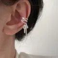 Silberner Ohrclip mit zarter Schleife und Quaste, schlichtes und schickes Designmodell. - 1 Paar
