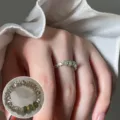 Retro geometric open ring with irregular metal and green stones, stylish finger jewelry. - JZ6577
