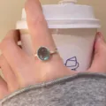 Blauer ovaler Zirkon Ring Variante, süßer Stil Metallring, ideal zum Stapeln und Alltag. - Blauer Zirkonia