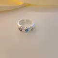 Silberfarbener offener Ring mit bunten Zirkoniasteinen im einzigartigen Wellen-Design. - Einstellbar Offen / Leichter Luxus Welle Bunt Strass Stil (JZ6717)