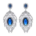Orecchini pendenti di lusso in cristallo blu ovale con luminosi zirconi cubici trasparenti. - Blu zaffiro