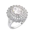 Atemberaubender Ring mit ovalem Zirkonia und funkelndem mehrschichtigen Halo in Silber Optik. - Größe 6 / Weiß