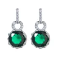 Elegante silberne Ohrringe mit funkelnden Zirkoniasteinen und leuchtendem grünen Schmuckstein. - Grün