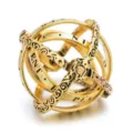Detailansicht des vintage astronomischen Kugelrings, faltbarer Armillarsphärenring Geschenke. - Größe 6 / Antikgold