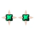 Primo piano dettagliato di orecchini a lobo quadrati in zirconia verde con dettagli. - Nero