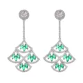 Elegante silberne fächerförmige Ohrringe mit funkelnden weißen und grünen Zirkonsteinen. - Grün