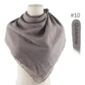 Elegante geborduurde chiffon vierkante sjaal met delicate kantrand in zilverkleur. - 10