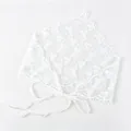 Foulard triangulaire en dentelle blanche bandeau floral élégant accessoire de mode pour femme. - 65*25cm / 02
