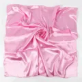 Foulard quadrato in raso rosa per donne, elegante sciarpa unita effetto seta morbida. - Rosa