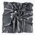Foulard quadrato in seta raso grigio scuro tinta unita elegante copricapo scialle da donna chic - Grigio scuro
