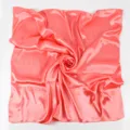 Foulard quadrato in raso rosa corallo da donna, elegante sciarpa tinta unita e scialle versatile. - rosa corallo