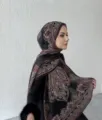 Elegante sciarpa lunga nera in chiffon con stampa paisley, morbida e leggera per donne. - 170X70CM / Nero