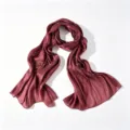 Sciarpa in raso stropicciato bordeaux ricamata con paillettes elegante hijab lungo. - 170X70CM / Rosso Anguria