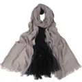 Sciarpa Lunga in Cotone Plissé Sfumato da Donna Variante di Colore Grigio e Nero - 10