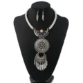 Böhmisches Vintage Silber Halskette Set mit rundem Strass Anhänger und Feder Quasten für Damen - Ancient silver + pink