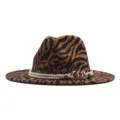 Vista dettagliata del cappello fedora alla moda con motivo zebrato, corda bianca e catena di metallo. - M(56-58cm) / Kaki