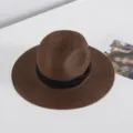 Vista detallada sombrero fedora de paja marrón, gorra de playa protección solar de verano con cinta. - M (56-58cm) / Marrón