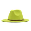 Detail de gros plan du chapeau fedora en laine jaune vif avec une ceinture en cuir. - M (56-58cm) / Vert Fluorescent