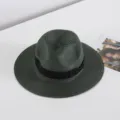 Sombrero fedora de paja verde oscuro con cinta negra para protección solar de verano, detalle. - M (56-58cm) / Verde oscuro