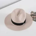 Sombrero de paja de verano para hombres y mujeres, diseño fedora clásico con cinta negra. - M (56-58cm) / Beige Claro