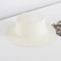 Weißer flacher Strohhut für Damen im Sommer am Strand, stilvoller Sonnenschutz Flechthut. - M (56-58cm) / Gebrochenes Weiß