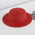 Roter Strohhut Detailaufnahme, flaches Top-Design, ideal für den Sommer Strand Sonnenschutz. - M (56-58cm) / Rot