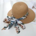 Schickes Damen Strohsonnenhut mit eleganter Blumenband Schleife, breite Krempe, Strand. - M (56-58cm) / Khaki