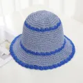 Vista detallada del sombrero de pescador de paja azul, mostrando textura y rayas. - Estilo Azul Claro y Azul Oscuro (tp14)