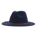 Chapeau fedora en feutre bleu marine pour femme avec ceinture en cuir marron, style. - M (56-58cm) / Bleu marine