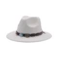 Cappello jazz in feltro di lana con tesa larga piatta e cinturino in pelle retro, elegante. - M (56-58cm) / Bianco