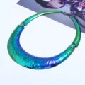 Punk Stil schillernde metallische Choker Halskette mit geprägtem Ovalmuster Damen Trend. - Irisierend