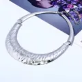 Punk Mode übertriebene Metall Choker Halskette mit geprägtem Muster und Verlängerungskette. - Silber