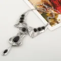 Vintage boheemse statement ketting met versierde zilveren legering en zwarte stenen. - Zwart