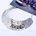 Exaggerierte Punk-Stil Metall Lätzchen Halskette Choker für Damen, Statement Schmuck Detail. - Silber