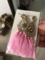 Rosa Quasten Ohrringe mit Kristall Strass und Tropfen Blumen Design im Boho Stil. - Rosa