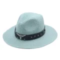 Gros plan détaillé du chapeau de cow-boy en paille bleu clair avec ceinture en cuir et taureau. - M (56-58cm) / Cyan