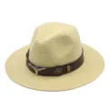 Chapeau fedora en paille beige élégant avec bande en cuir marron et crâne de taureau en métal. - M (56-58cm) / Light jaune