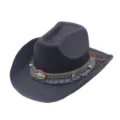 Vue détaillée du chapeau de paille cowboy style boho avec bande perlée colorée et pierre turquoise. - M (56-58cm) / Noir