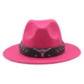 Sombrero de vaquero western rosa vivo con tira de cuero negro, tachuelas y decoración de toro. - M (56-58cm) / Rosa rojo