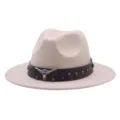 Chapeau de jazz feutre beige avec ceinture marron, crâne de taureau et rivets métal. - M (56-58cm) / Blanc Cassé