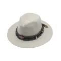 Elegante sombrero fedora de paja estilo bohemio con banda de cuentas tribales y flecos. - M (56-58cm) / Crema