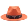 Sombrero de vaquero occidental naranja fedora jazz con correa de cuero y decoracion de toro metal - M (56-58cm) / Rojo Anaranjado