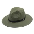 Gedetailleerd overzicht van de groene strohoed met zwarte lederen riem en zilveren gesp. - M (56-58cm) / Legergroen