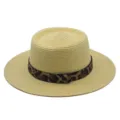 Stijlvolle dames zomer strohoed platte top met luipaard print band voor strand zon. - M (56-58cm) / Beige