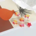 Perline stella in acrilico variante, sfumatura colorata simpatici accessori per gioielli. - Rosso
