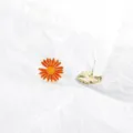 Orecchini a lobo margherita arancione lega smalto girasole variante gioiello stile. - Arancione