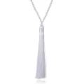 Lange weiße Kristall Perlenkette mit feiner Stoff Quaste für Damen Mode Schmuck Accessoire. - Weiß